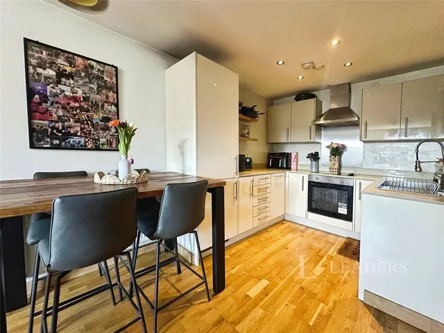 Smeaton Court, Hertford, SG13, photo 3