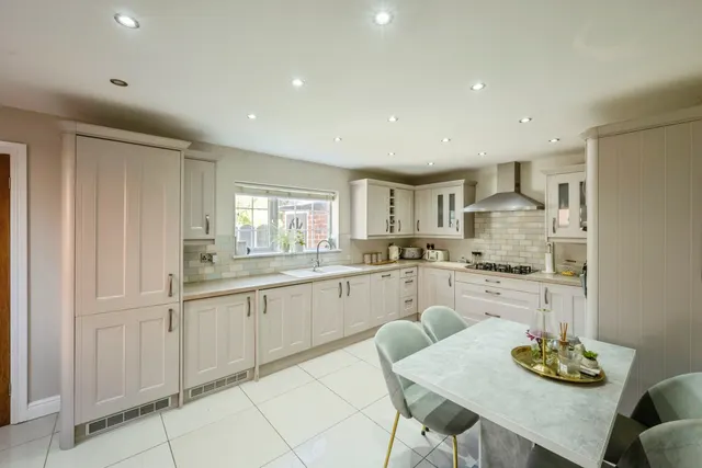 Photo 2 — Fairfield Road, Doncaster