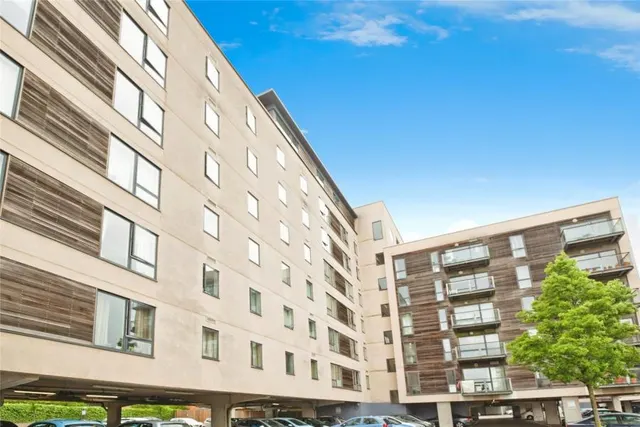 Falcon Drive, Caerdydd, CF10, photo 1