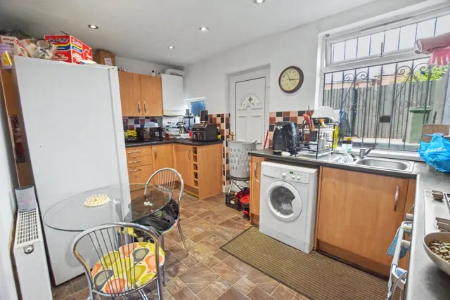 Armley Grove Place, Leeds, LS12, photo 3
