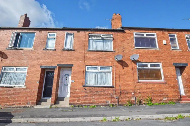 Armley Grove Place, Leeds, LS12, photo 1