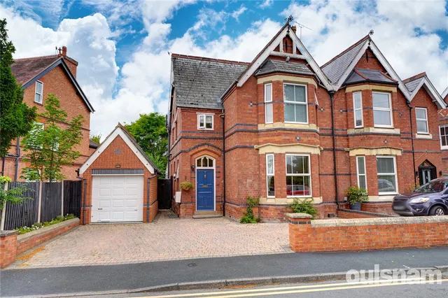The Crescent, Bromsgrove, Worcestershire, B60 2DE, photo 1