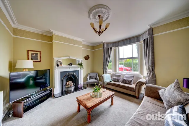 Photo 2 — The Crescent, Bromsgrove, Worcestershire, B60 2DE