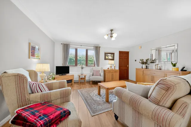 Photo 2 — Dundonald Crescent, Newton Mearns, Lanarkshire, G77