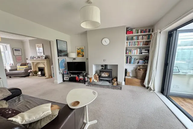Parkfield Avenue, Stockport, photo 3