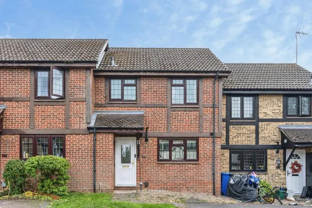 Morley Close, Yateley, GU46, photo 1