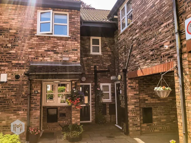Flat 27, Heaton Court Gardens Chorley New Road, Bolton, BL1 5DG, photo 1