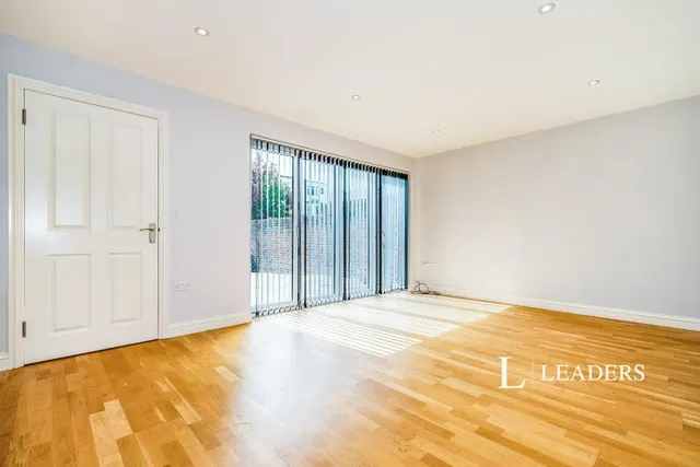 Chesswood Road, Worthing, BN11, photo 2