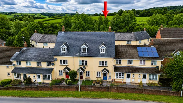 3 bedroom house — Waylands Road, Tiverton, EX16 6UT