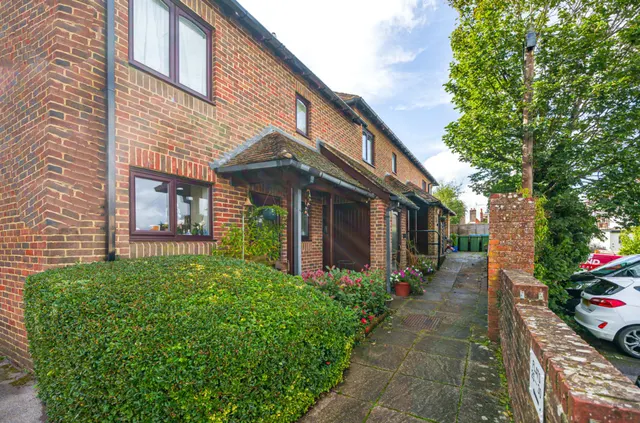 White Horse Court, Storrington, RH20, photo 1