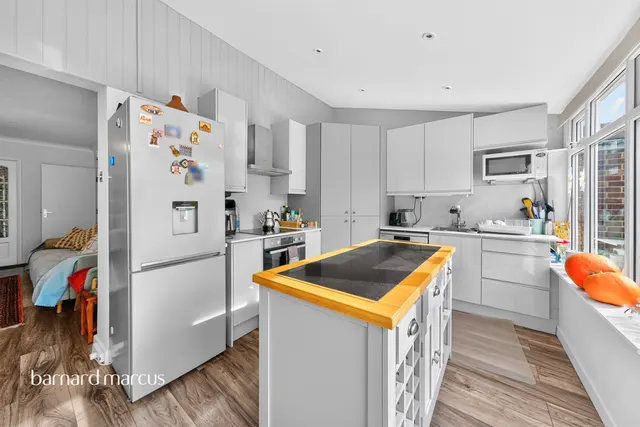 Shelson Avenue, Feltham, TW13, photo 2