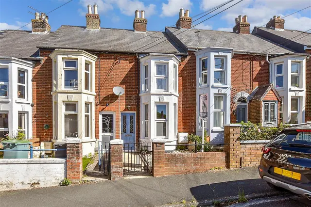 Albert Road, Gurnard, PO31, photo 1
