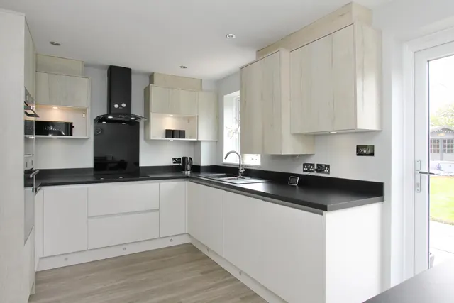 Photo 3 — Millstream Close, Andover, SP10