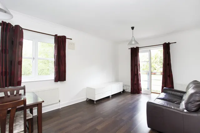 Photo 2 — 9 Moore Court, 2-10 Alexandra Road, London