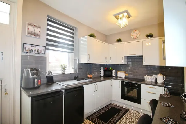 Bradford Road, Tingley, WF3, photo 3