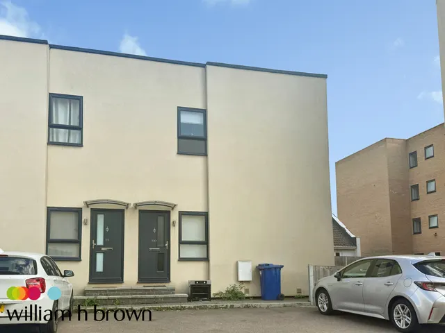 2 bedroom house — Dock Road, TILBURY