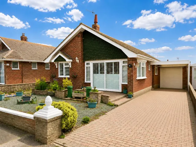 Lincoln Avenue, Peacehaven, photo 1