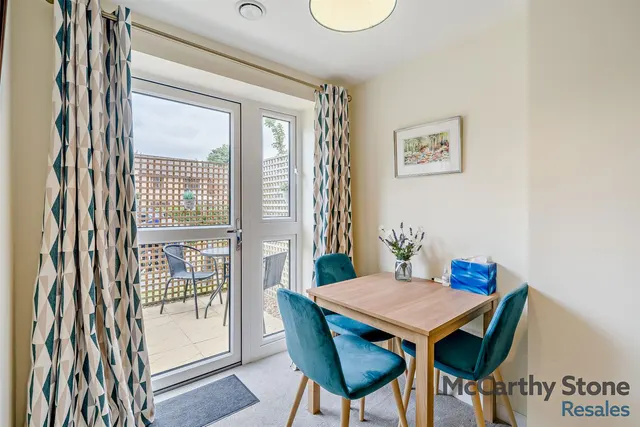 Burlington Gardens, Leyland, PR25, photo 2