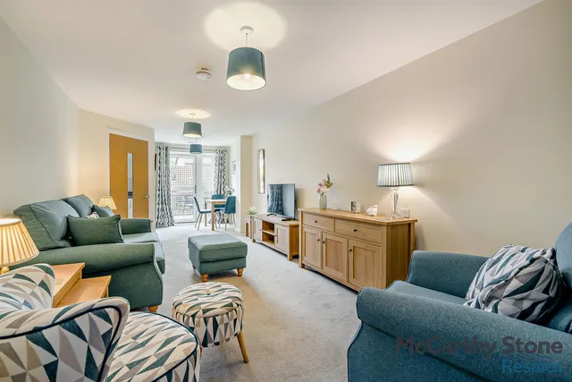 Burlington Gardens, Leyland, PR25, photo 3