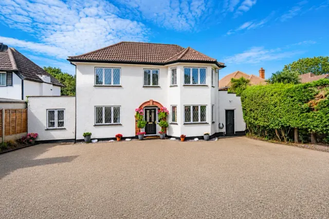 Swakeleys Road, Ickenham, UB10, photo 1