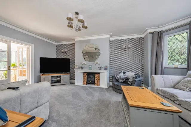Swakeleys Road, Ickenham, UB10, photo 2