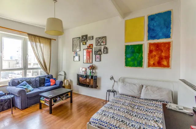 Photo 2 — 124 Bath Court, St Lukes Estate, Bath Street, London