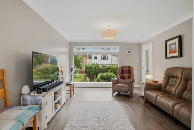 Wickham Avenue, Newton Mearns, photo 2
