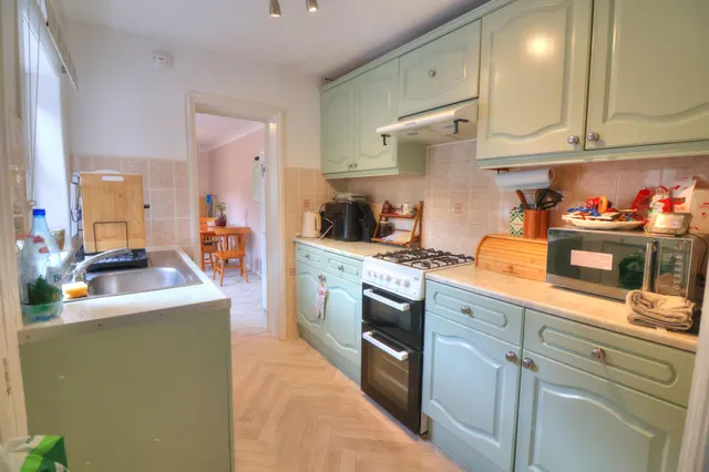 New Road, High Wycombe, HP12, photo 2