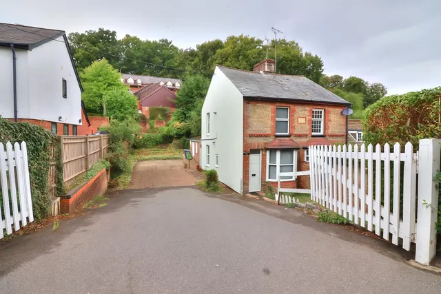 New Road, High Wycombe, HP12, photo 1