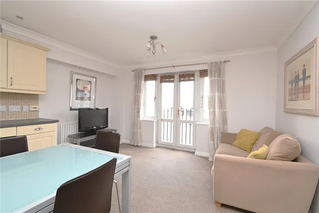 Spring House, Sarum Hill, RG21, photo 2