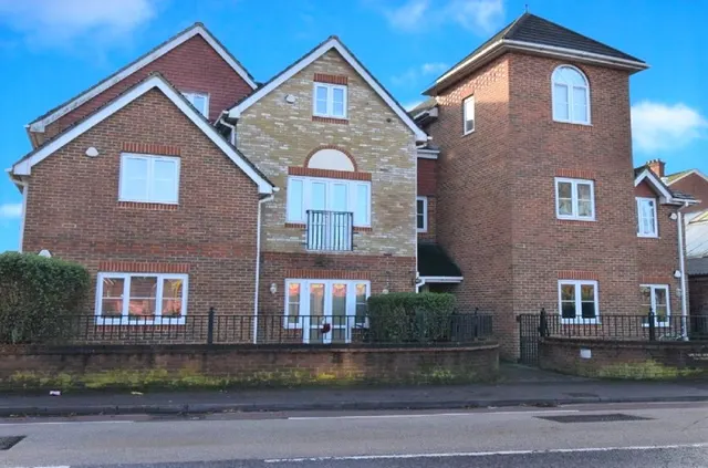 Spring House, Sarum Hill, RG21, photo 1