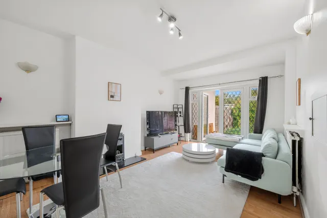 Springfield Avenue, Raynes Park, SW20, photo 2
