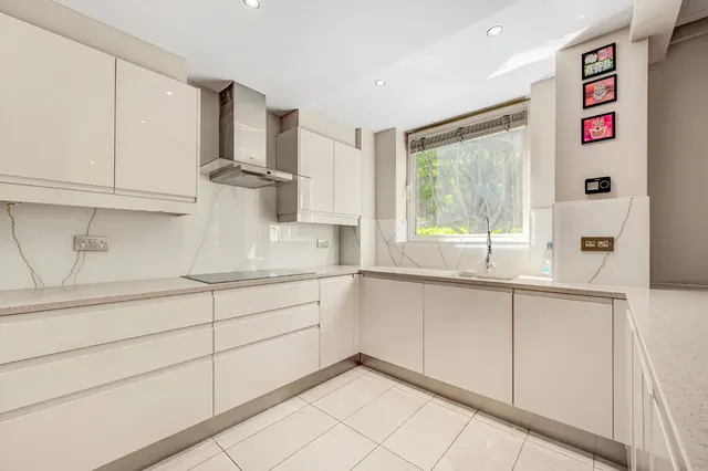 Photo 3 — 20 Queens Terrace, London, NW8