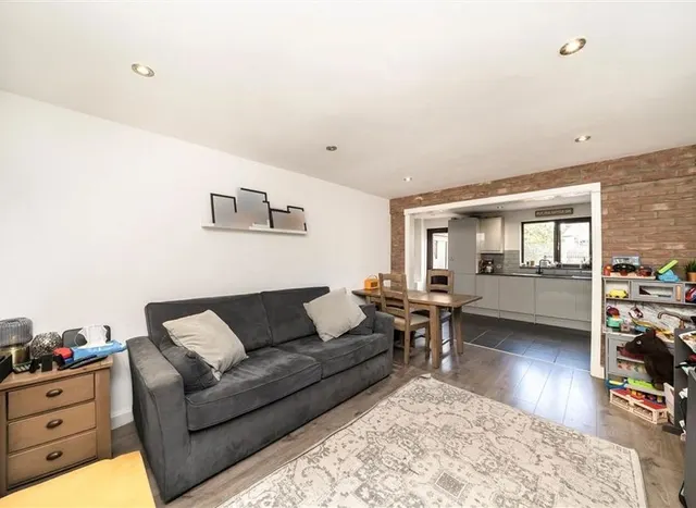 Photo 2 — Melrose Close, Lee, SE12