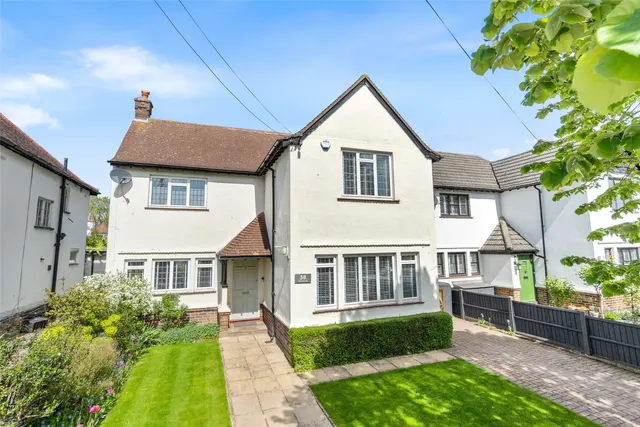 Courtlands Avenue, Hampton, TW12 3NT, photo 1