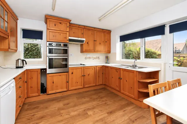 Ashley Close, Cheddington, LU7, photo 3