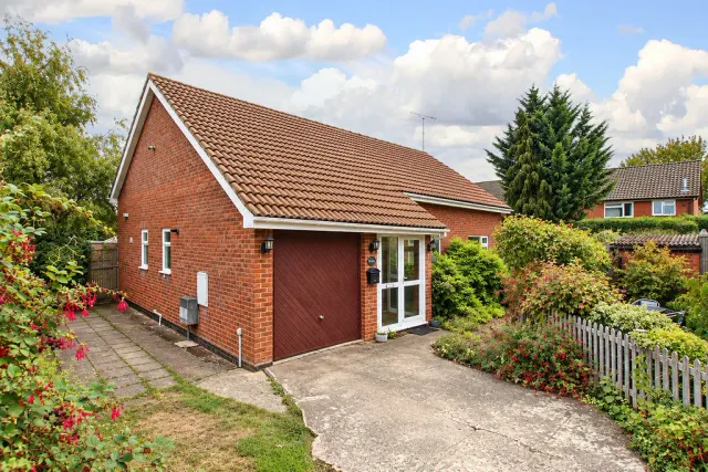 Ashley Close, Cheddington, LU7, photo 1