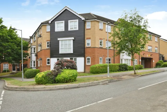 Plomer Avenue, Hoddesdon, photo 1