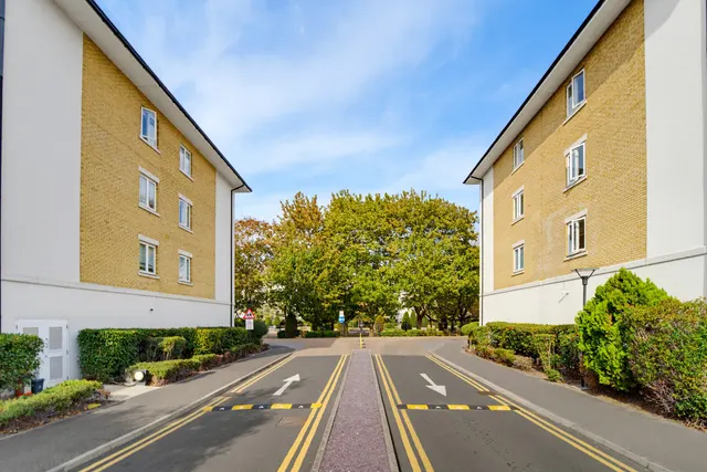 Park Lodge Avenue, West Drayton, UB7, photo 2