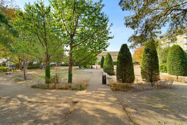 Park Lodge Avenue, West Drayton, UB7, photo 3