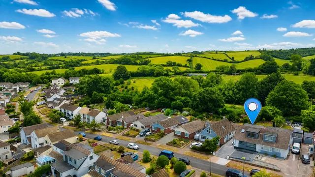 Photo 3 — Drake Avenue, Shiphay, Torquay, TQ2 6JL
