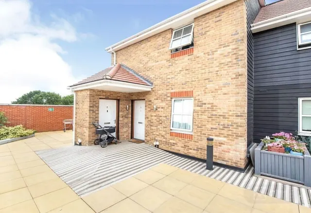 Nayland Court, Romford, RM1 3EF, photo 1