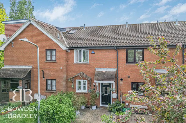 Vienna Close, Clayhall, IG5, photo 1