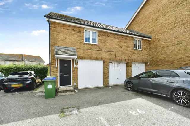 Westview Close, Peacehaven, photo 1