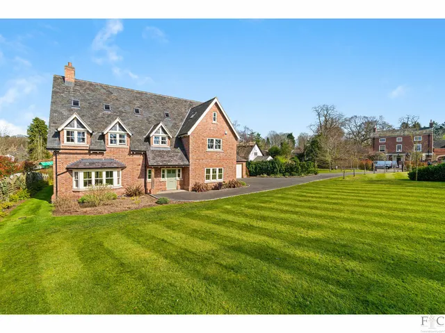 Main Street, Burton Overy, LE8, photo 2