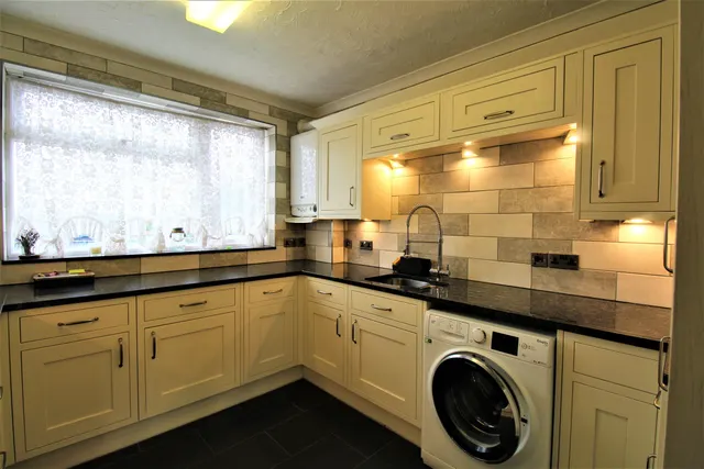 Photo 3 — Grays, Essex, RM17 5RZ