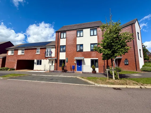 Cicero Crescent, Fairfields, Milton Keynes, Milton Keynes, MK11 4AU, photo 1