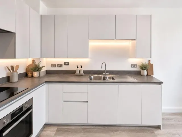 Burnt Oak Broadway, Edgware, HA8, photo 2