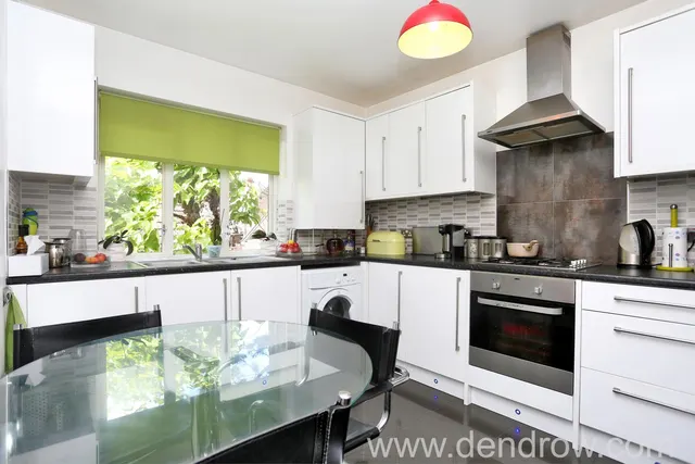 Photo 2 — Hart grove, Ealing, London, W5 3ND