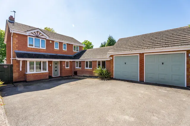 Kensington Gardens, Carlton, NG4, photo 1